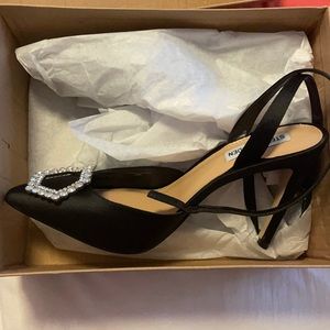 Steve Madden Women’s Amory Pump.